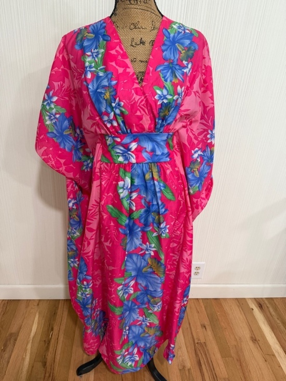 Vintage Royal Creations Hawaii Muumuu/Kimono Kaftan  O/S Pink Floral Maxi 70s